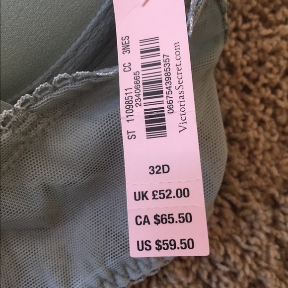 Victoria’s Secret Push-up Bra - Picture 4 of 4